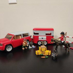 "Mighty World Equestrian Weekend" Play Set / Horse Action Figures